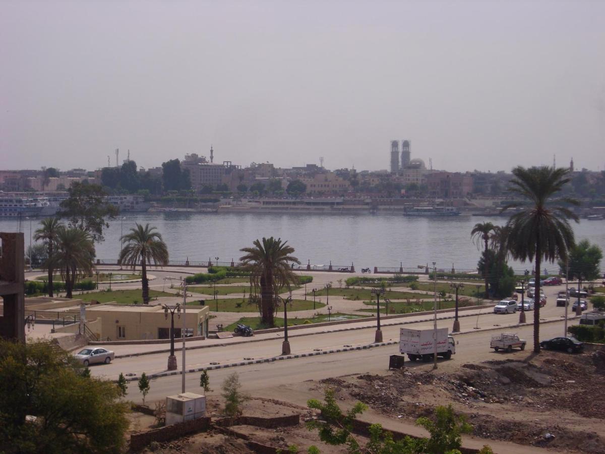 Ramsess Hostel Luxor Bagian luar foto